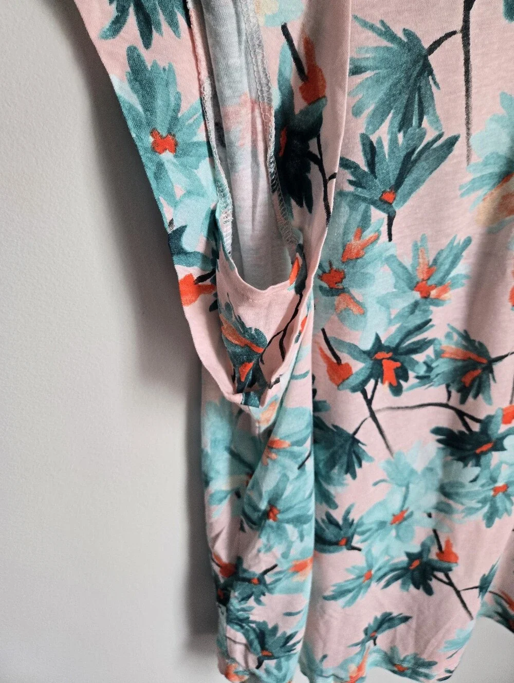 New NORTHERN REFLECTIONSPink Floral Short Sleeve Linen & Rayon Top - Picture 4 of 9